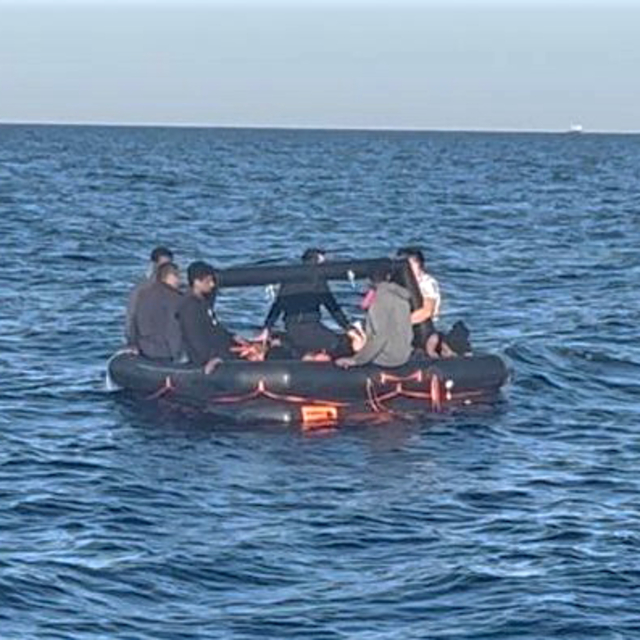 Çanakkale açıklarında 23 düzensiz göçmen kurtarıldı