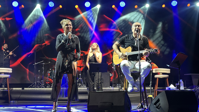 Eda ve Metin Özülkü çifti Antalya'da konser verdi