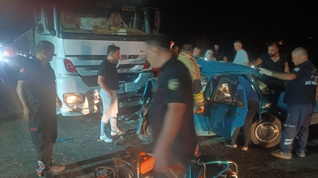 Kahramanmaraş'ta TIR'la çarpışan otomobilde 3 kişi öldü
