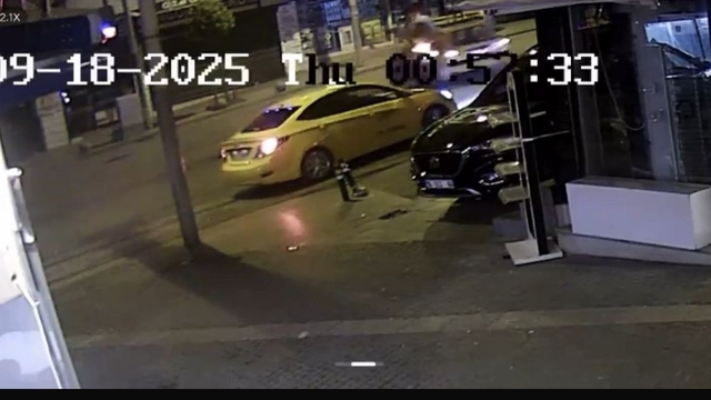 Drift yapan sürücünün otomobiline motosiklet çarptı; 2 yaralı