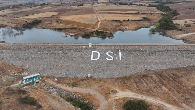 Edirne'deki Lalapaşa ve Büyüköğünlü göletlerinin su seviyesi kuraklık nedeniyle azaldı