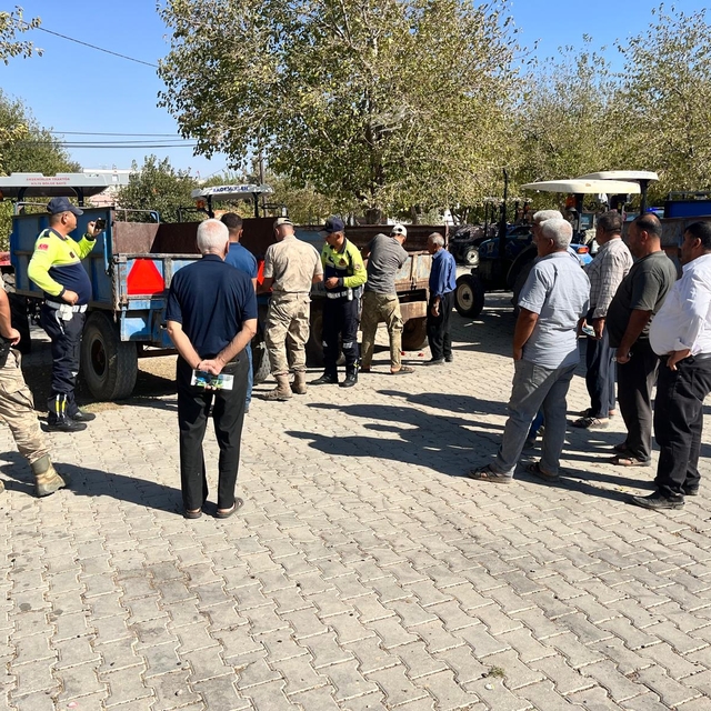 Kilis'te traktör sürücülerine eğitim verildi