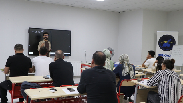 İranlıların yoğun olarak geldiği Van'da Farsça dil kursu açıldı