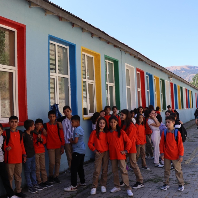 'İyilik Hareketi' ile 11 okulu yenilediler, hedeflerinde kırsaldaki 400 oku...