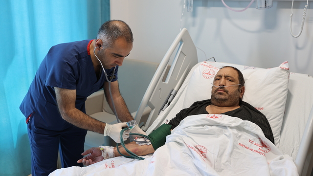 Mardin'de bir hastanın 6 kilogramlık böbreği ameliyatla alındı