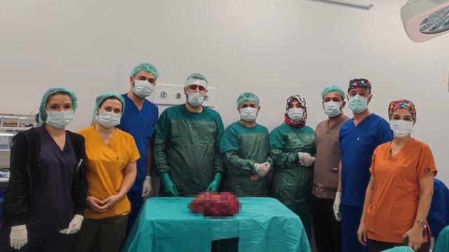 Nefes almasını zorlaştıran 6 kiloluk böbrek ameliyatla çıkarıldı: Kuş gibi hafifledim