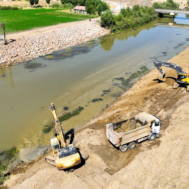 Muş'ta "Karasu Yatak Islahı Projesi"nin 5. kısım çalışmaları başladı