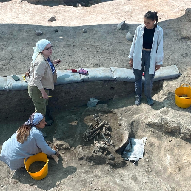 Küllüoba kazılarında 5 bin yıl öncesine ait mezarlar bulundu; 4'ü şiddete b...