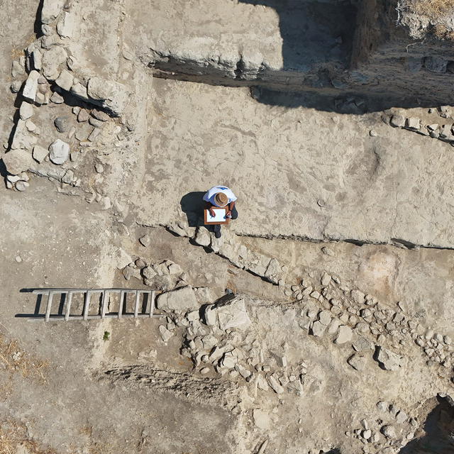 Maydos Kilisetepe Höyüğü kazılarında surların bitişiğinde yaşam alanı bulgu...