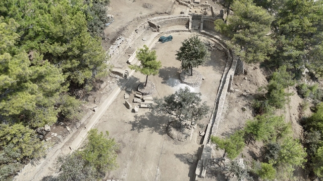 Syedra Antik Kenti'nde 1800 yıllık stadyum gün yüzüne çıkarıldı