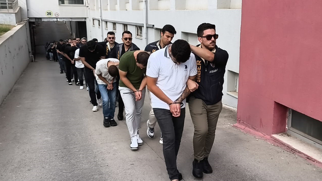 Günlük banka hareketliliği 24 milyon lira olan yasa dışı bahis şebekesine operasyon; 33 gözaltı