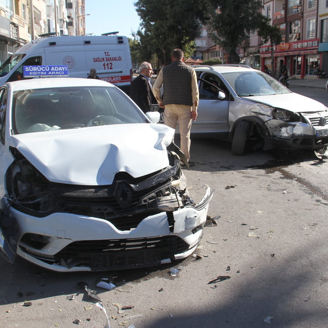 Konya'da trafik kazalarında 6 kişi yaralandı