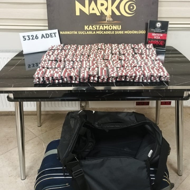 Kastamonu'da 5 bin 326 sentetik ecza hapıyla yakalanan kişi tutuklandı