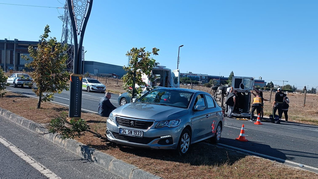 Tekirdağ'da otomobil ile hafif ticari aracın çarpıştığı kazada 3 kişi yaralandı