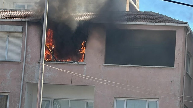 Çanakkale'de yanan daire kullanılamaz hale geldi