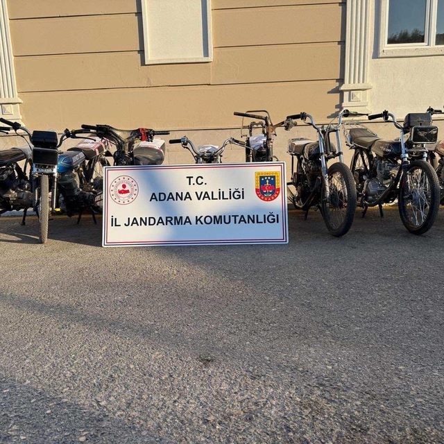 Adana'da plakasız ve şase numarası kazınmış 8 motosiklet ele geçirildi