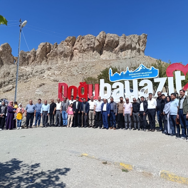 Ağrı'da şehit yakınları ve gaziler tarihi mekanları gezdi