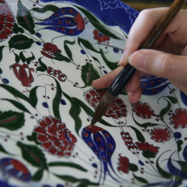 Tokat'ta 6 yıl önce çiniciliğe başlayan kadın kendi atölyesini açtı