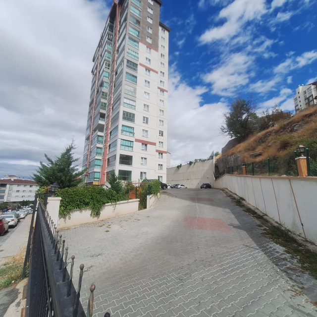 Başkentte apartmanın 13. katından düşen çocuk hayatını kaybetti