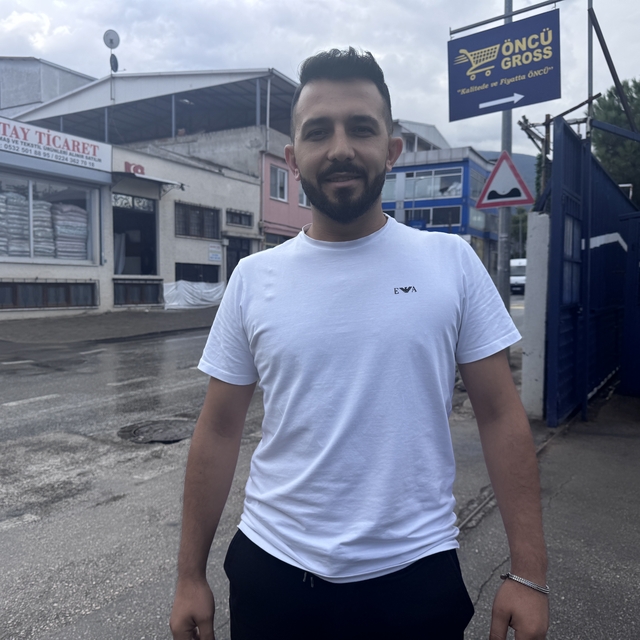 Bursa'da park halindeyken şoförsüz hareket eden minibüsün durdurulması kame...