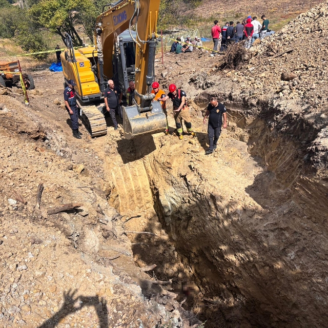 Manisa'da havuz kazısında toprak kaydı: 2 ölü
