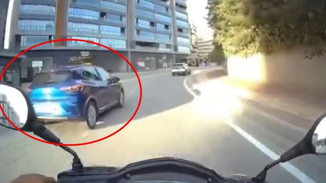 2 sürücünün 'yol verme' kavgası kask kamerasında