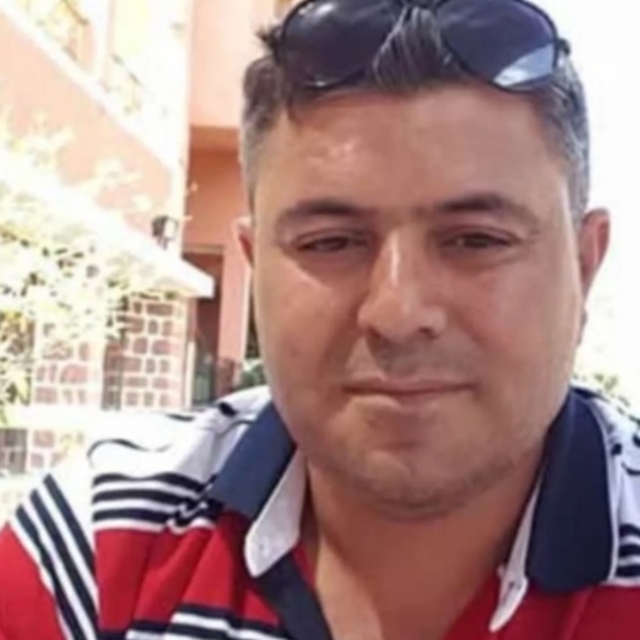 Yolcu otobüsüne çarpan otomobilin sürücüsü öldü, eşi ve kızı ağır yaralı