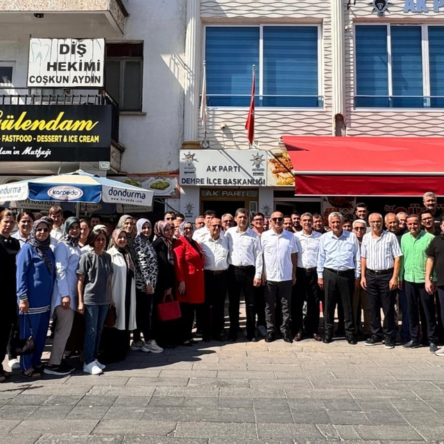 Demre'de bağımsız belediye meclis üyesi AK Parti'ye katıldı