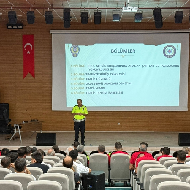 Siirt'te okul servis sürücülerine yönelik eğitim semineri verildi