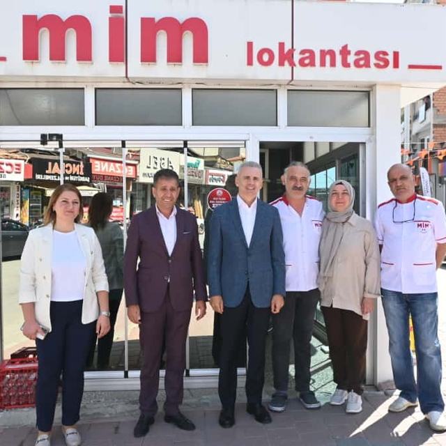 Karaman Valisi Çiçekli, indirim kampanyasına destek veren esnafı ziyaret et...