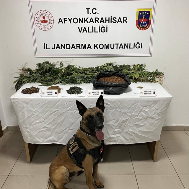 Afyonkarahisar'da uyuşturucu operasyonlarında yakalanan 4 zanlı tutuklandı