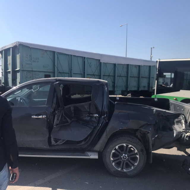 Batman'da yük treni, hemzemin geçitte kamyonete çarptı