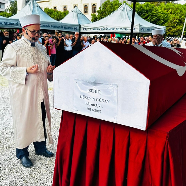 Görevi başında kalp krizi geçirip şehit olan uzman çavuş toprağa verildi