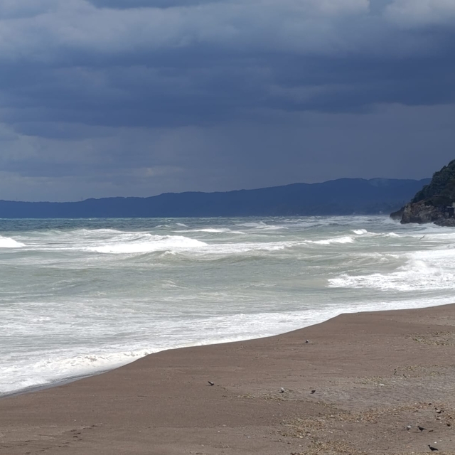 Düzce'nin Karadeniz kıyısında kuvvetli rüzgar etkili oldu