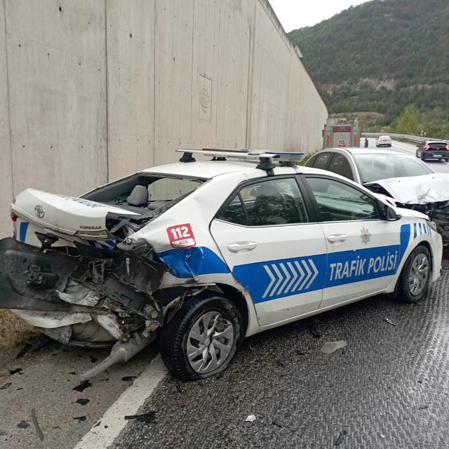 Tokat'ta meydana gelen iki trafik kazasında 2'si polis 8 kişi yaralandı