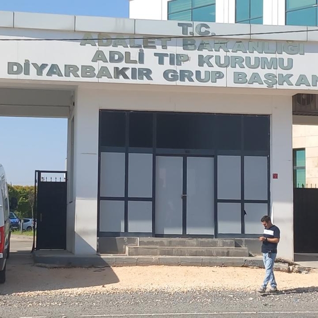 Yan yatan römorkun altında kalan 6 yaşındaki Üveys, yaşamını yitirdi