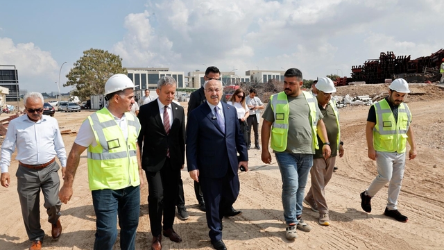 Adana Valisi Köşger kız öğrenci yurdu inşaatını inceledi