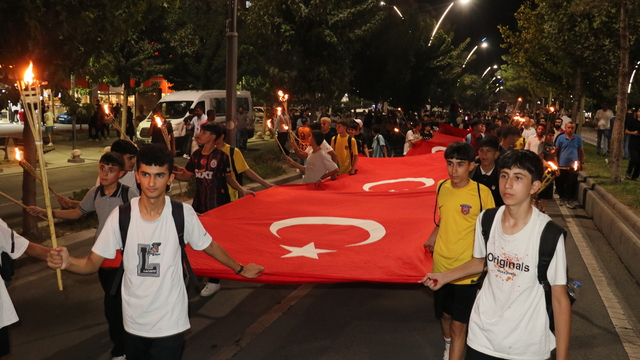 Batman'da festival ve fuarlar kortej yürüyüşüyle tanıtıldı