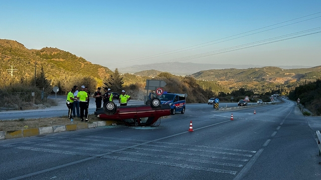 Aydın'da takla atan otomobildeki 2 kişi yaralandı