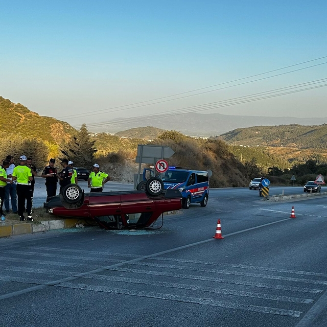Aydın'da takla atan otomobildeki 2 kişi yaralandı