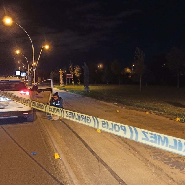 Havalimanına giderken otomobille önü kesilip, tabancayla vuruldu