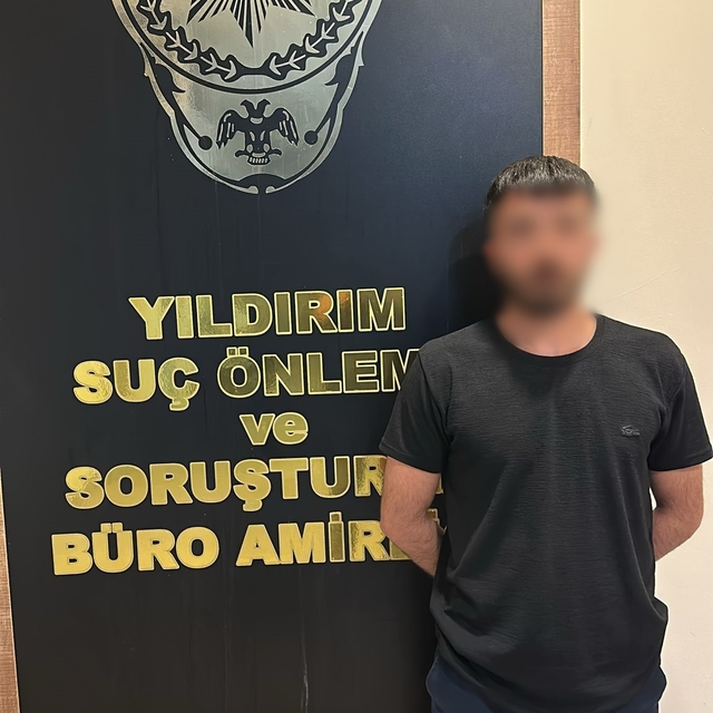 Uyuşturucu şüphelisi kahvehanenin tuvaletinde yakalandı