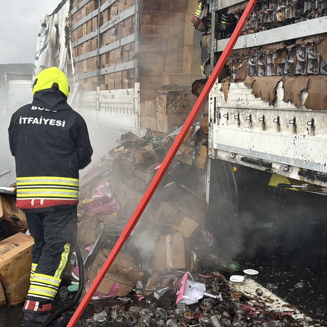 Bolu'da tırda çıkan yangın söndürüldü