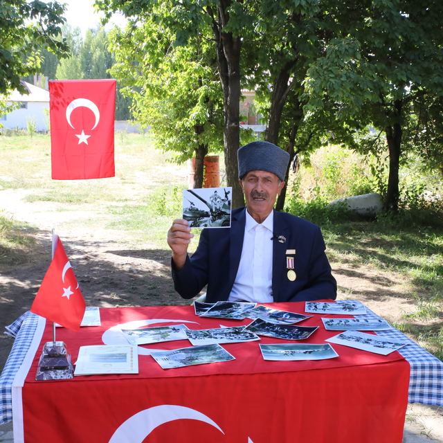 "Efsane tank"ın şoförü Kıbrıs gazisi, yaşadıklarını gururla anlatıyor