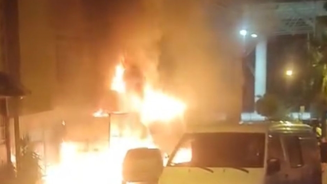 Kocaeli'de oto tamirhanesinde çıkan yangın söndürüldü