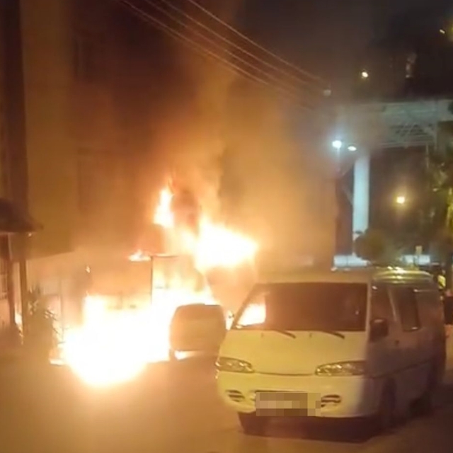 Kocaeli'de oto tamirhanesinde çıkan yangın söndürüldü