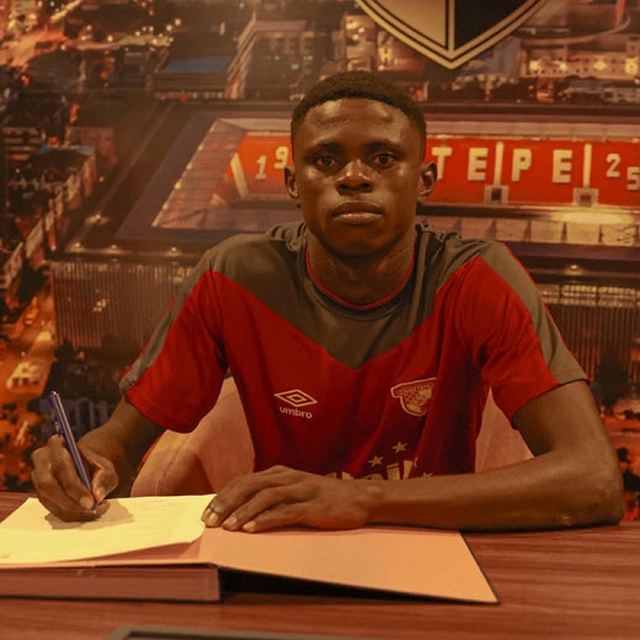 Göztepe 4 gençle imzaladı