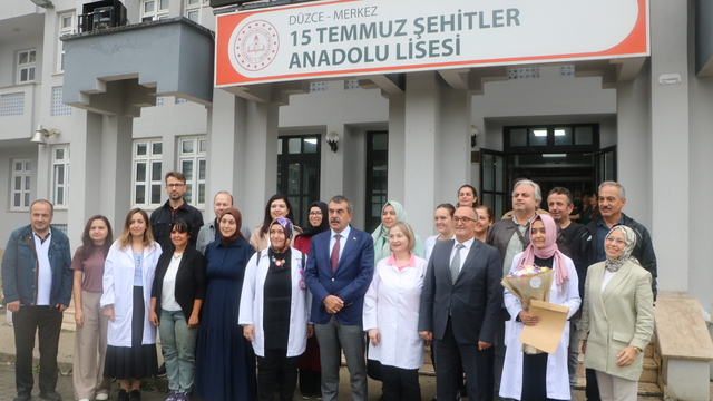 Bakan Tekin'den okullara sürpriz ziyaret