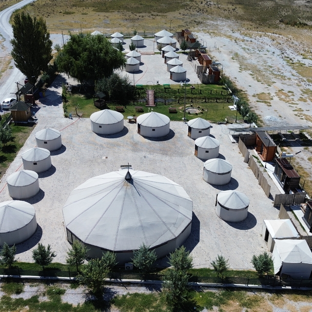 Tuz Gölü'nde 40 kıl çadırdan oluşan tesisteki "tuz odaları" alternatif tati...