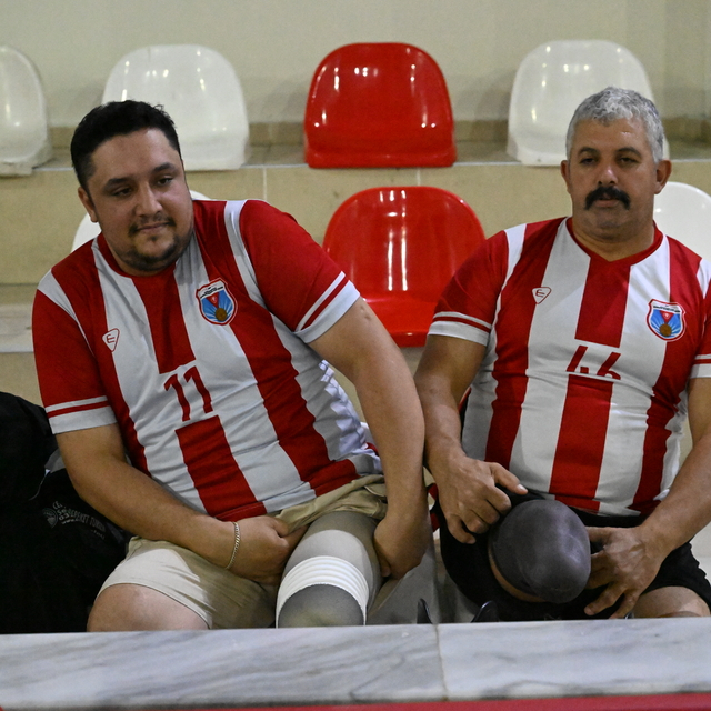 Depremde bacağını kaybetti, voleybolla hayata tutundu